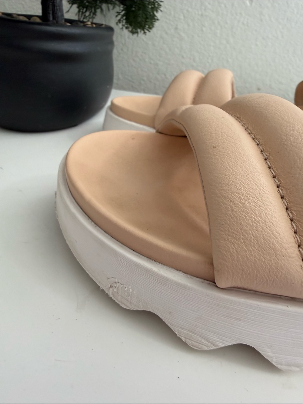 Sorel Viibe size 8.5 Nude/Tan Platform Sandals with White Sole - Picture 6 of 10